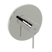 Built-in single lever shower mixer (available finishings: chrome and shiny black)